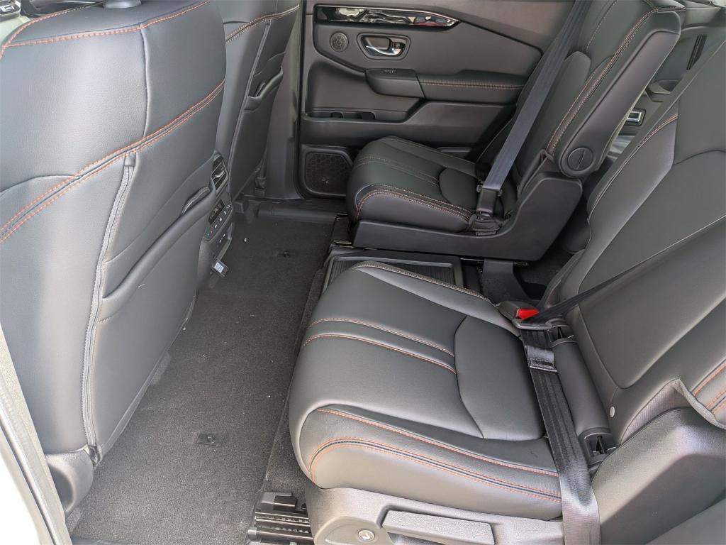 new 2025 Honda Pilot car, priced at $51,680