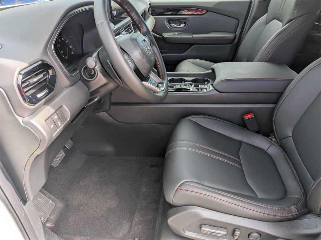 new 2025 Honda Pilot car, priced at $51,680