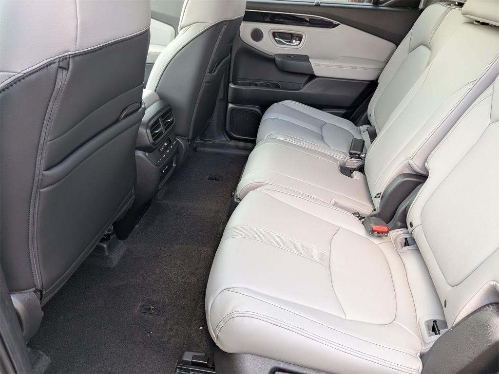 new 2025 Honda Pilot car, priced at $55,760