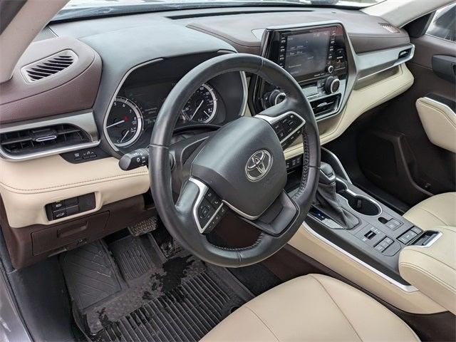 used 2022 Toyota Highlander car, priced at $34,998