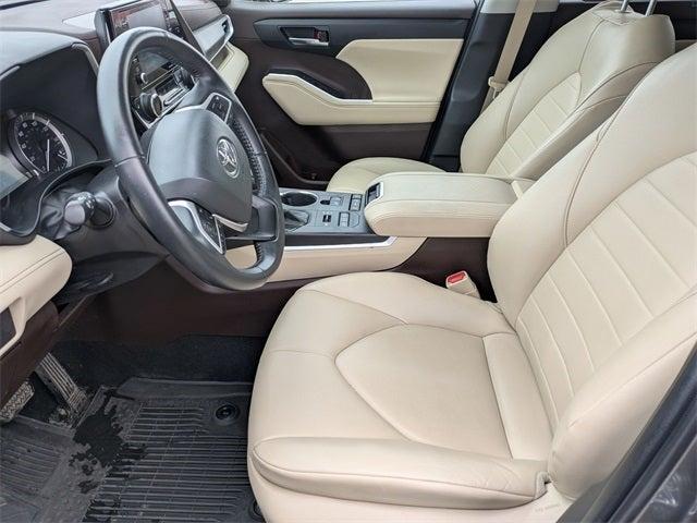 used 2022 Toyota Highlander car, priced at $34,998