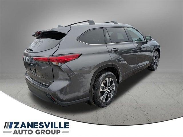 used 2022 Toyota Highlander car, priced at $34,998