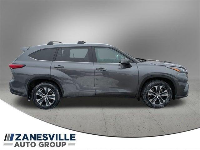 used 2022 Toyota Highlander car, priced at $34,998