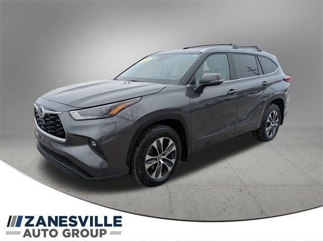 used 2022 Toyota Highlander car, priced at $34,998