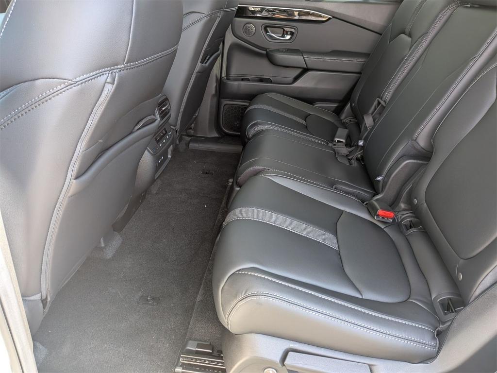 new 2025 Honda Pilot car, priced at $51,095