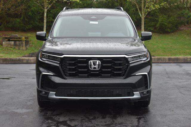 new 2025 Honda Pilot car, priced at $50,795