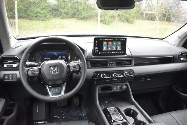 new 2025 Honda Pilot car, priced at $51,376