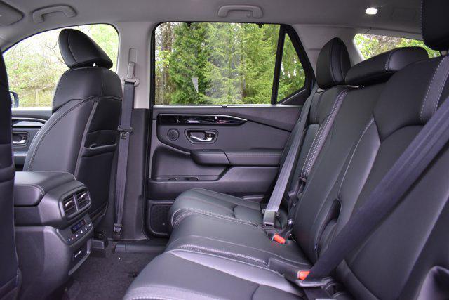 new 2025 Honda Pilot car, priced at $47,680