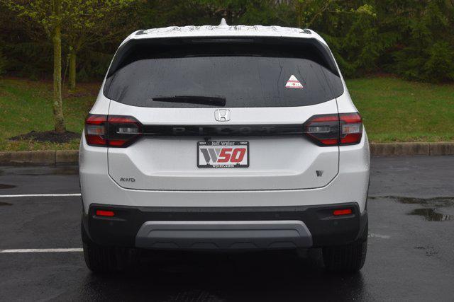new 2025 Honda Pilot car, priced at $47,405