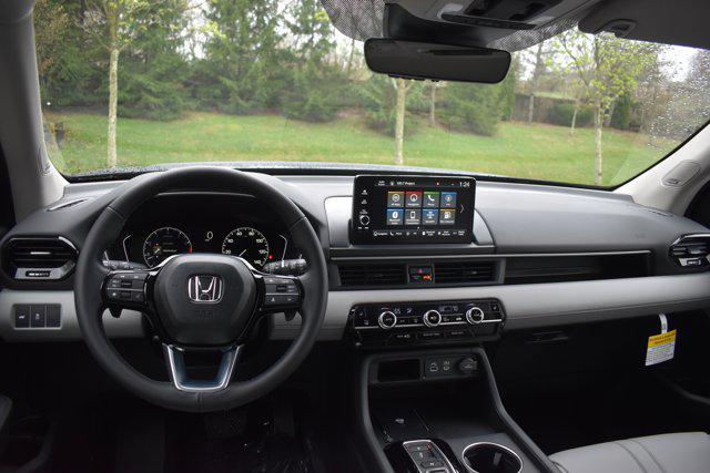 new 2025 Honda Pilot car, priced at $47,758