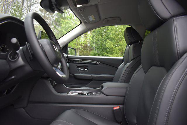 new 2025 Honda Pilot car, priced at $47,780