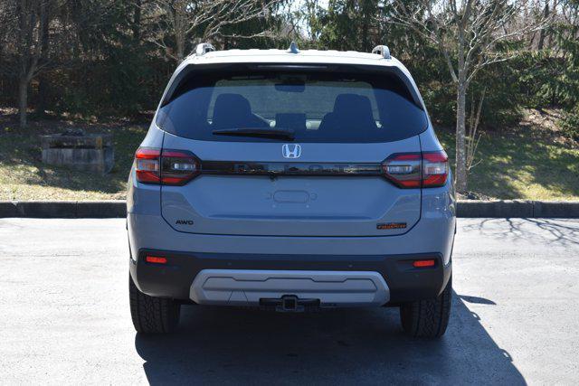new 2025 Honda Pilot car, priced at $51,685
