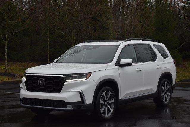 new 2025 Honda Pilot car, priced at $52,622