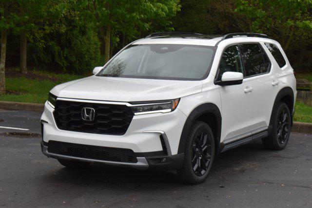 new 2025 Honda Pilot car, priced at $53,650