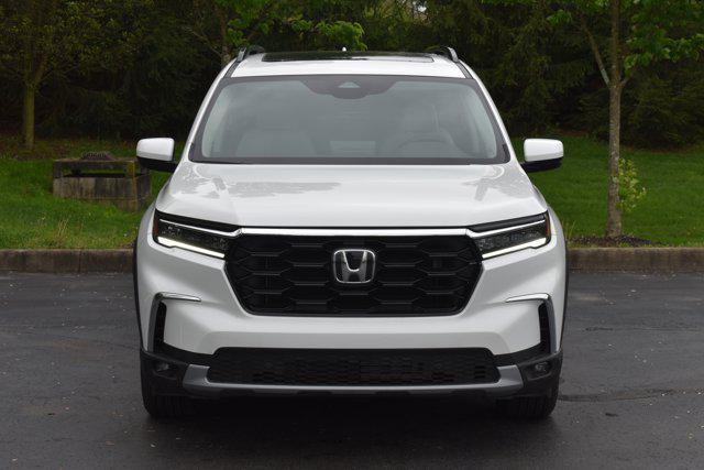 new 2025 Honda Pilot car, priced at $53,650
