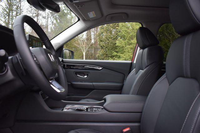 new 2025 Honda Pilot car, priced at $53,650