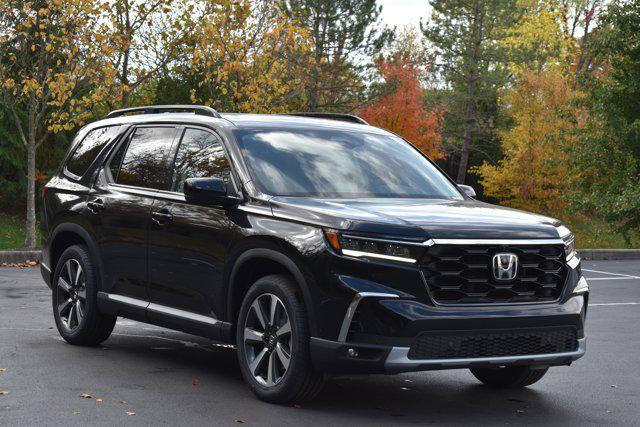 new 2025 Honda Pilot car, priced at $54,430