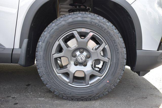 new 2025 Honda Pilot car, priced at $51,230