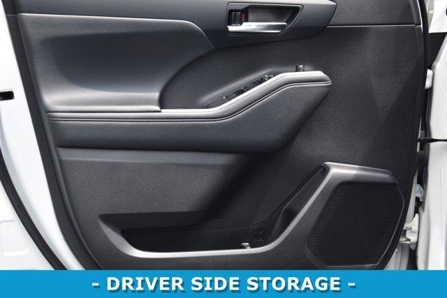 used 2022 Toyota Highlander car, priced at $37,721