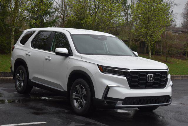 new 2025 Honda Pilot car, priced at $47,405