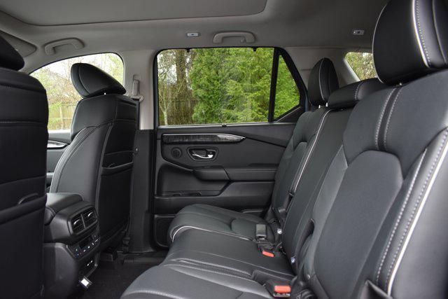 new 2025 Honda Pilot car, priced at $55,205