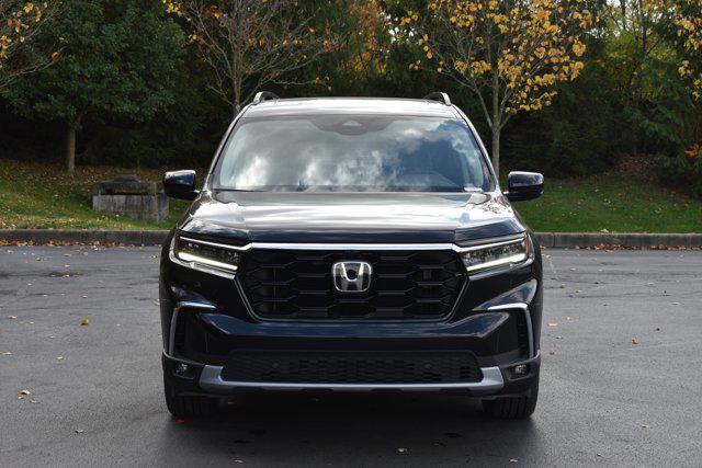 new 2025 Honda Pilot car, priced at $55,205