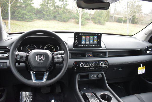 new 2025 Honda Pilot car, priced at $52,670
