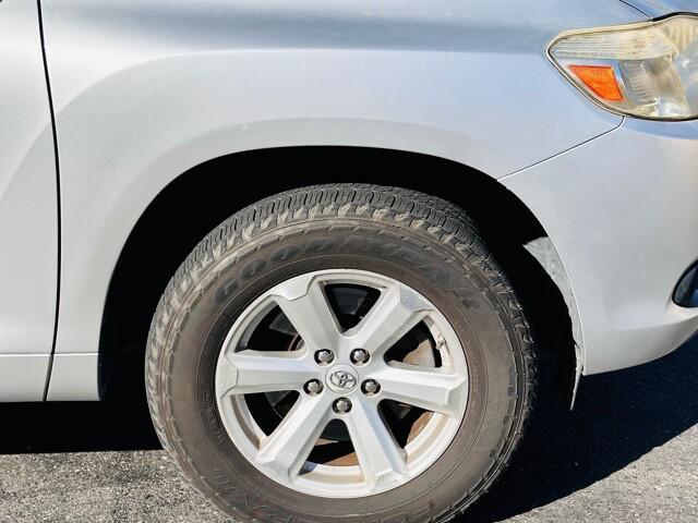 used 2008 Toyota Highlander car, priced at $12,999