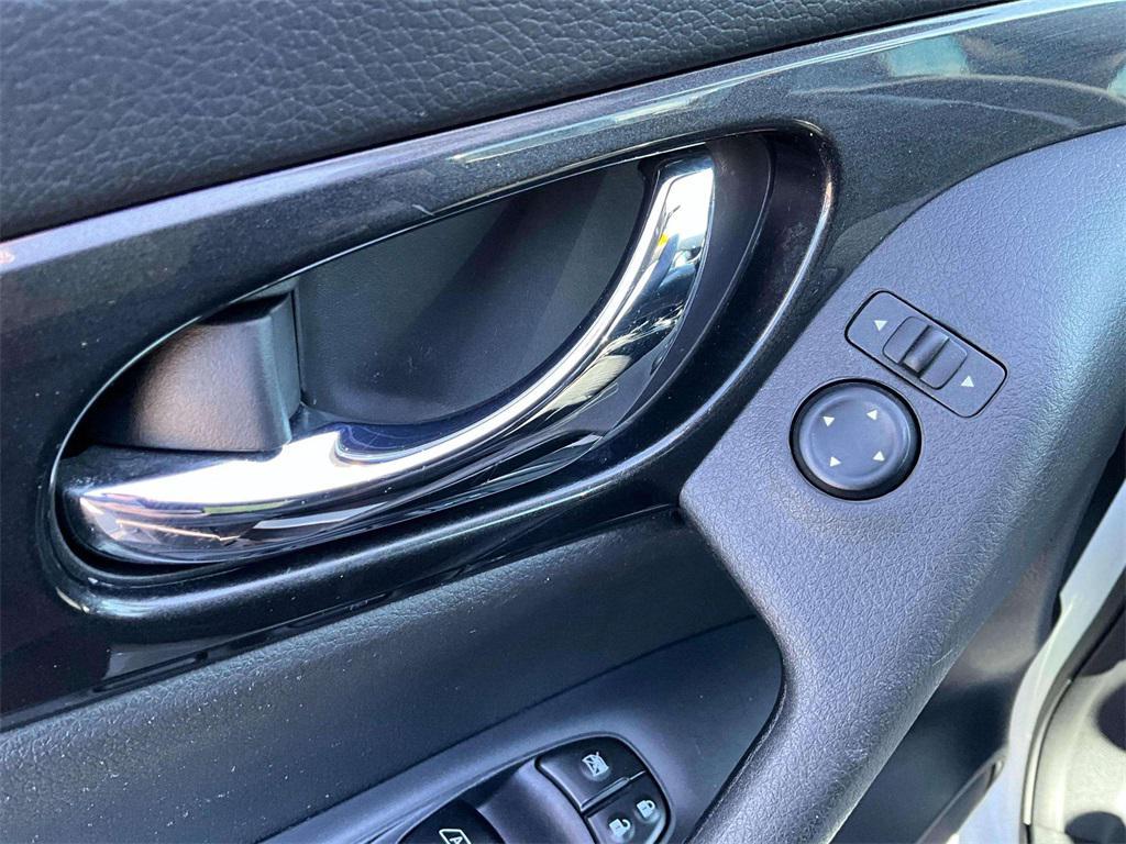 used 2018 Nissan Rogue car, priced at $13,552