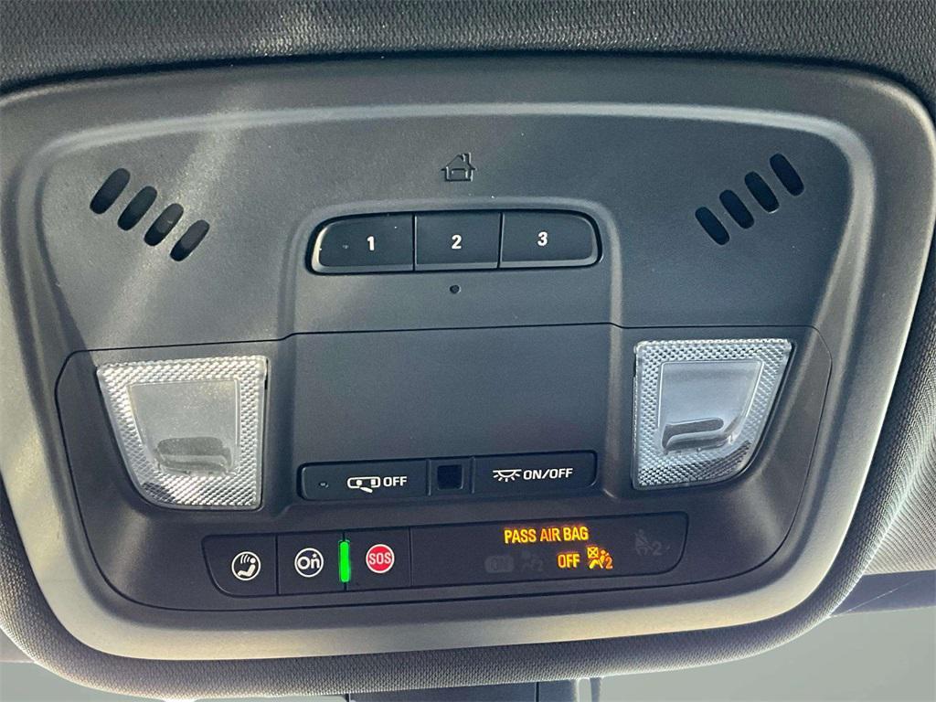 used 2022 Chevrolet Traverse car, priced at $22,472