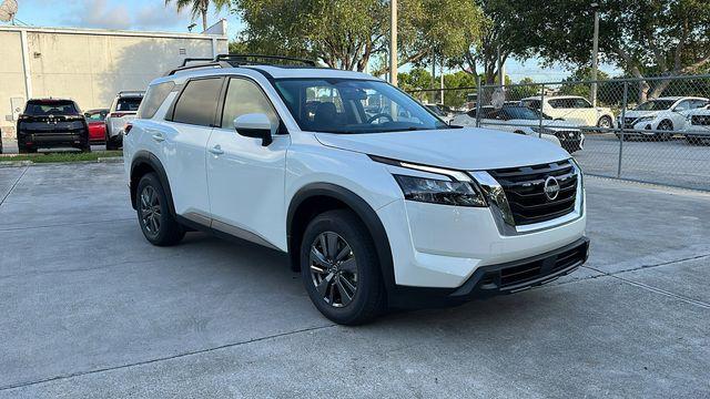 new 2024 Nissan Pathfinder car, priced at $37,600