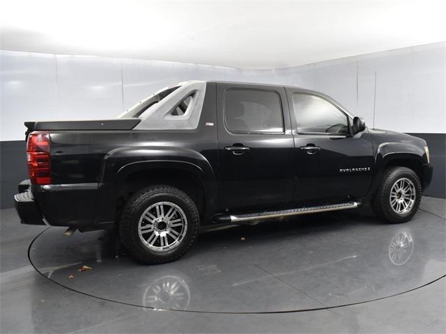 used 2009 Chevrolet Avalanche car, priced at $11,500