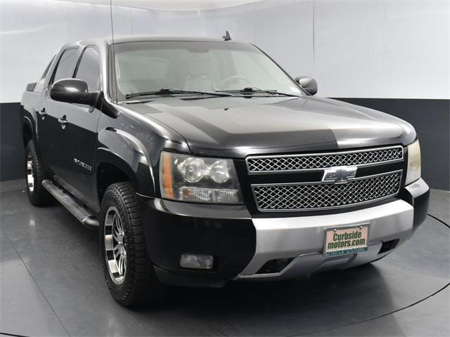 used 2009 Chevrolet Avalanche car, priced at $11,500