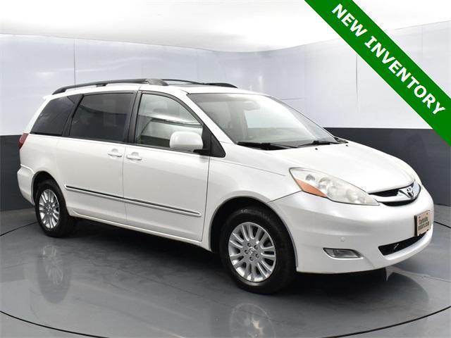used 2007 Toyota Sienna car, priced at $8,499