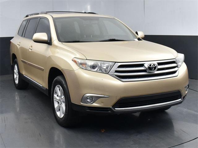 used 2013 Toyota Highlander car, priced at $8,999