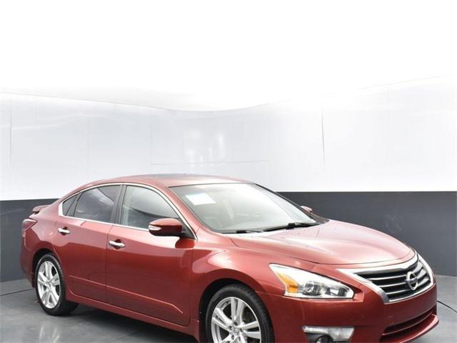 used 2013 Nissan Altima car, priced at $8,999