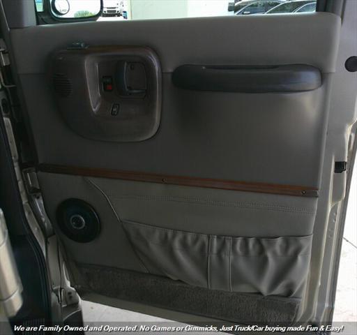 used 2002 GMC Savana 1500 car, priced at $14,995