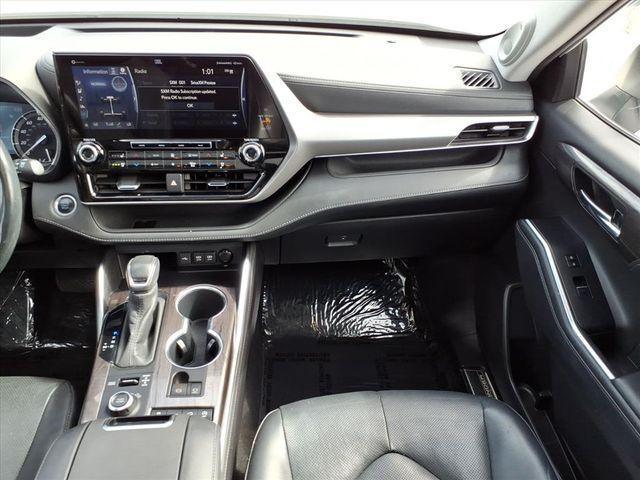 used 2020 Toyota Highlander car, priced at $34,500