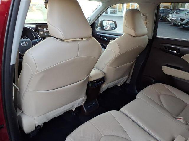 used 2021 Toyota Highlander car, priced at $35,975