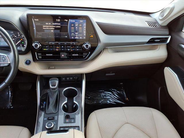 used 2021 Toyota Highlander car, priced at $35,975