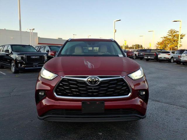 used 2021 Toyota Highlander car, priced at $35,975