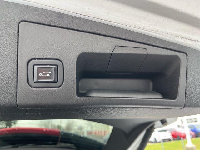 used 2023 Cadillac XT5 car, priced at $30,725