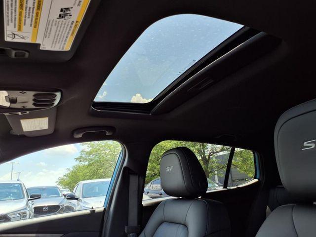 new 2025 Buick Envista car, priced at $28,784