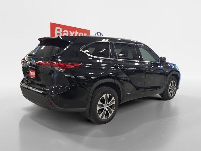 used 2021 Toyota Highlander car, priced at $34,684