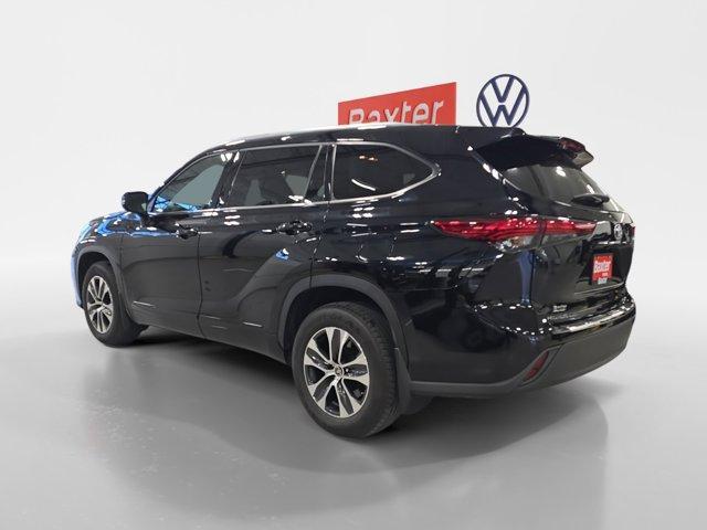 used 2021 Toyota Highlander car, priced at $34,684