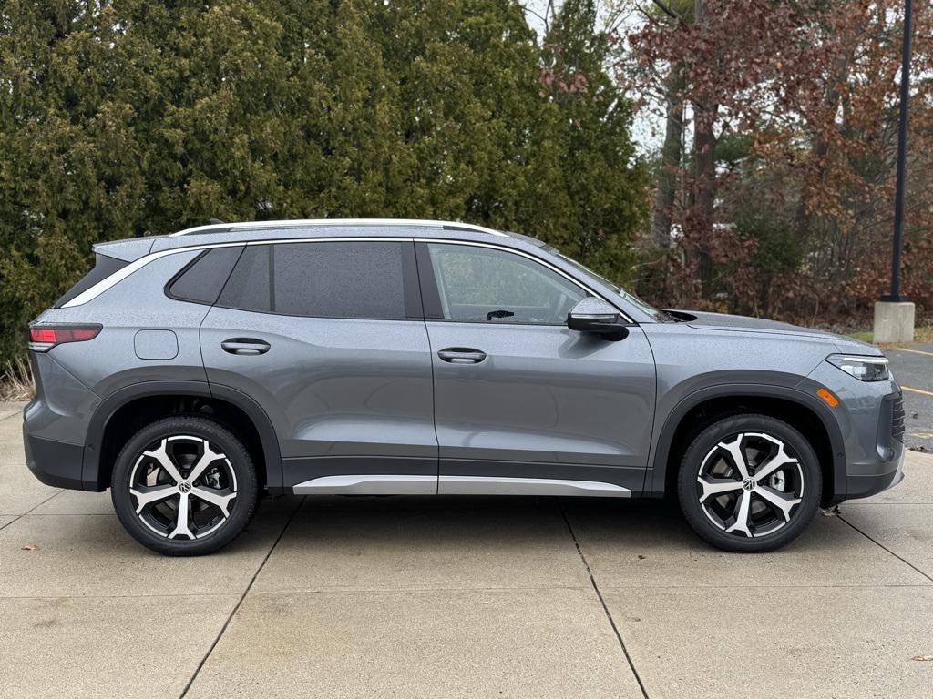 new 2025 Volkswagen Tiguan car, priced at $37,982