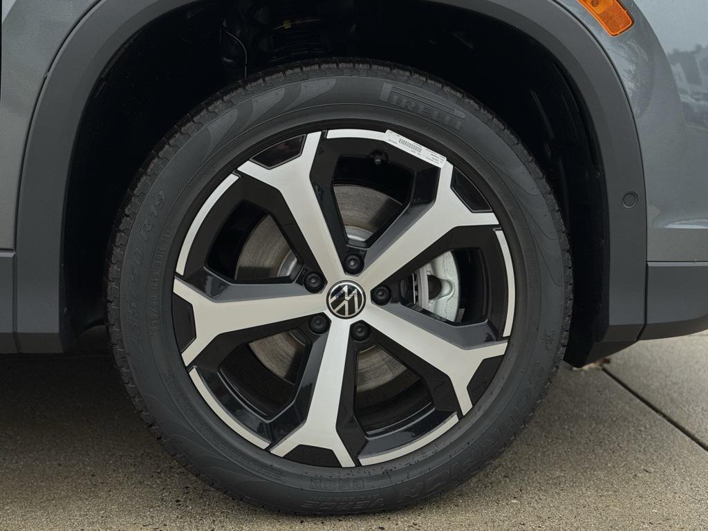 new 2025 Volkswagen Tiguan car, priced at $37,982