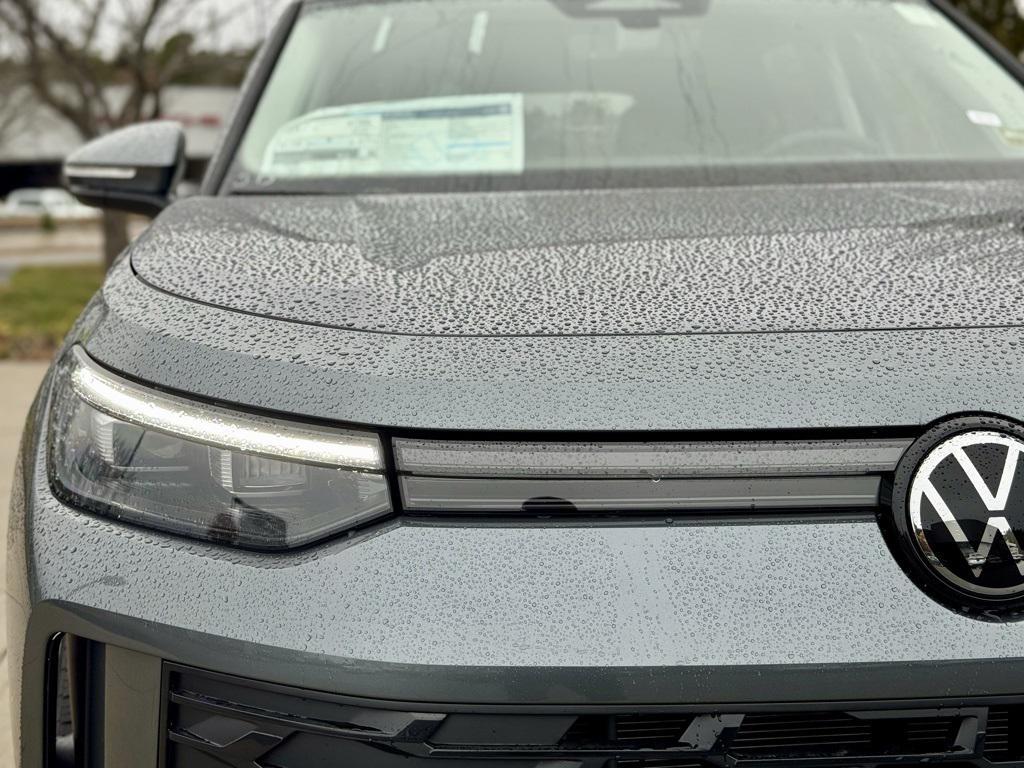 new 2025 Volkswagen Tiguan car, priced at $37,982