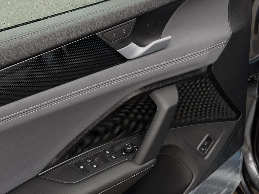 new 2025 Volkswagen Tiguan car, priced at $37,982