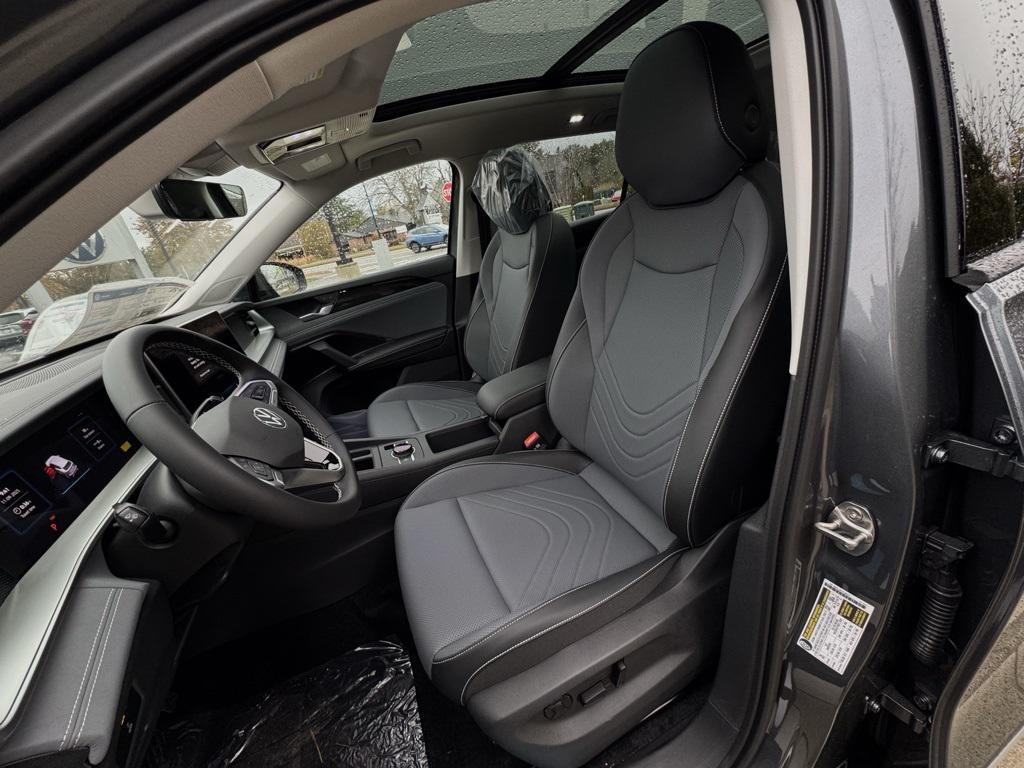 new 2025 Volkswagen Tiguan car, priced at $37,982